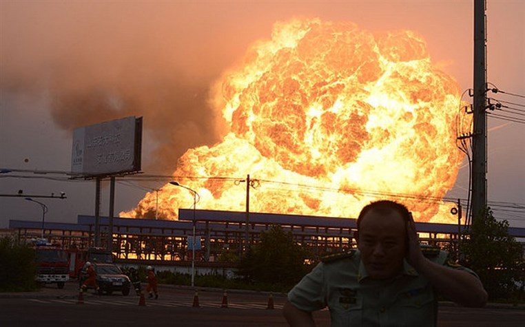 Footage shows moment huge explosion rocks petrochemical plant in China
